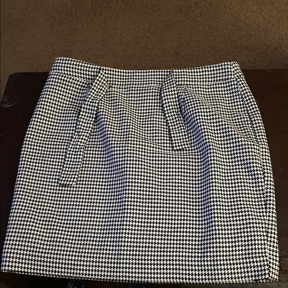 LOFT Black and White Houndstooth Pencil Skirt